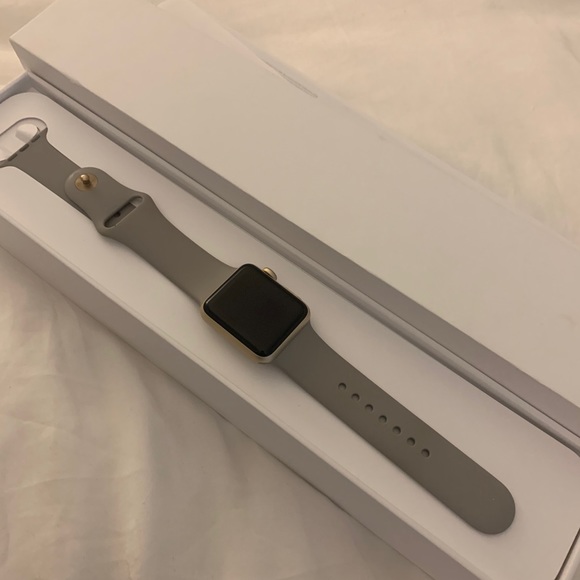 Apple Watch - Picture 2 of 3